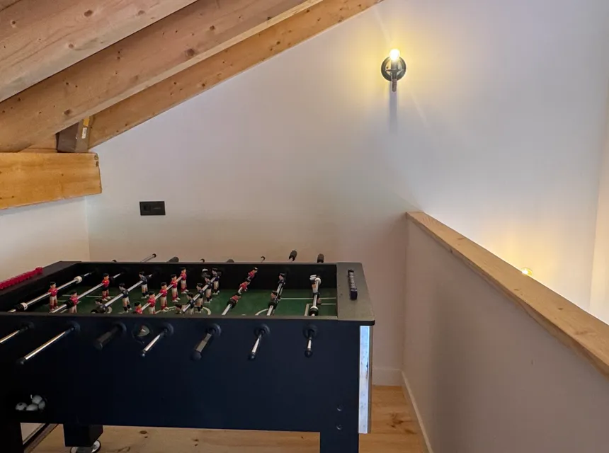 Buhardilla con futbolín