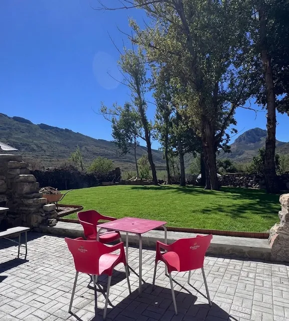 Zona de jardín de la casa rural en el Valle de Arbas